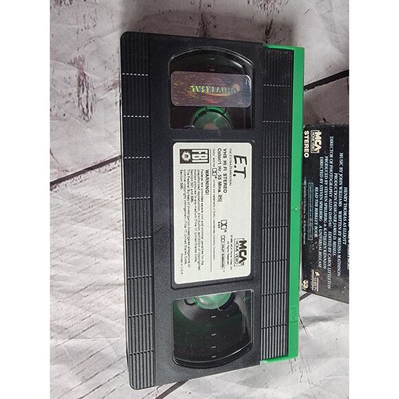 E.T. The Extra-Terrestrial VHS Tape 1988 Classic Sci Fi Family Movie Green Spool - Picture 2 of 8